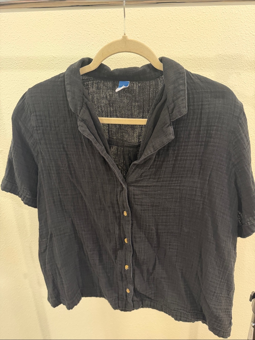 Old Navy Black Short-Sleeve Button Down Shirt